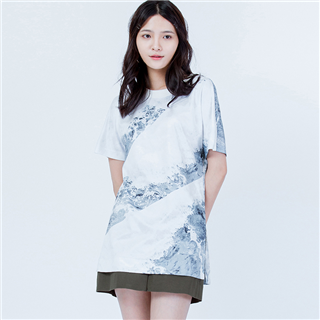 波浪斜裁印花上衣