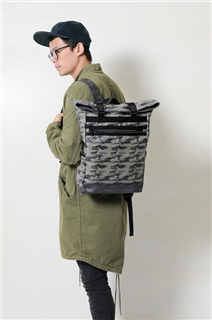 GUERRILLA-手做迷彩防水帆布折蓋式後揹/筆電包
