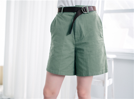 全棉純色百搭舒適休閒打褶短褲(附腰帶)